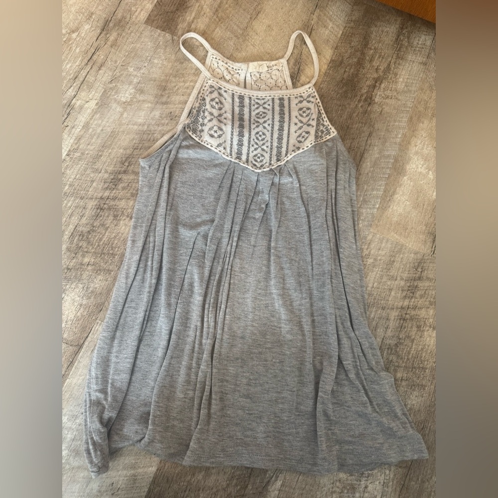 Rewind size MED  grey tank w upper detail cream panel crochet back panel